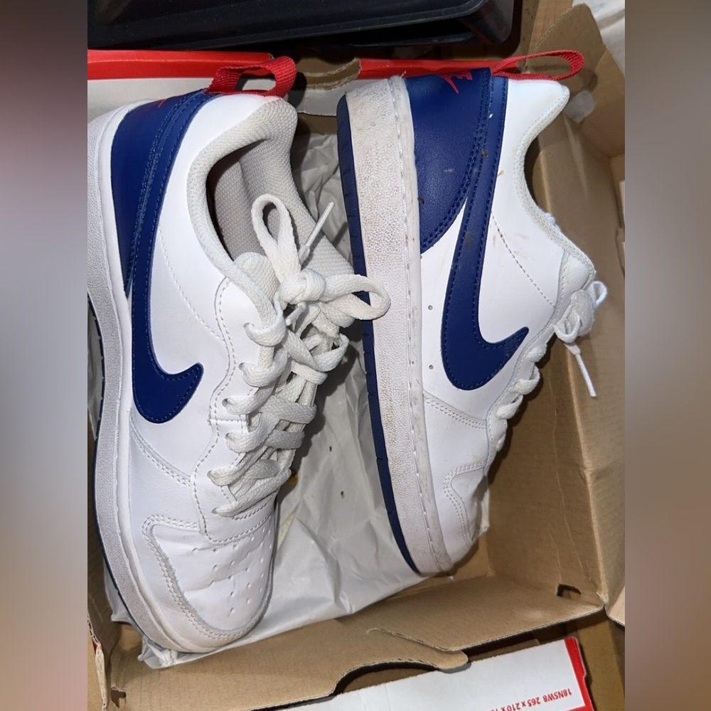 Nike shoes (4.5y)